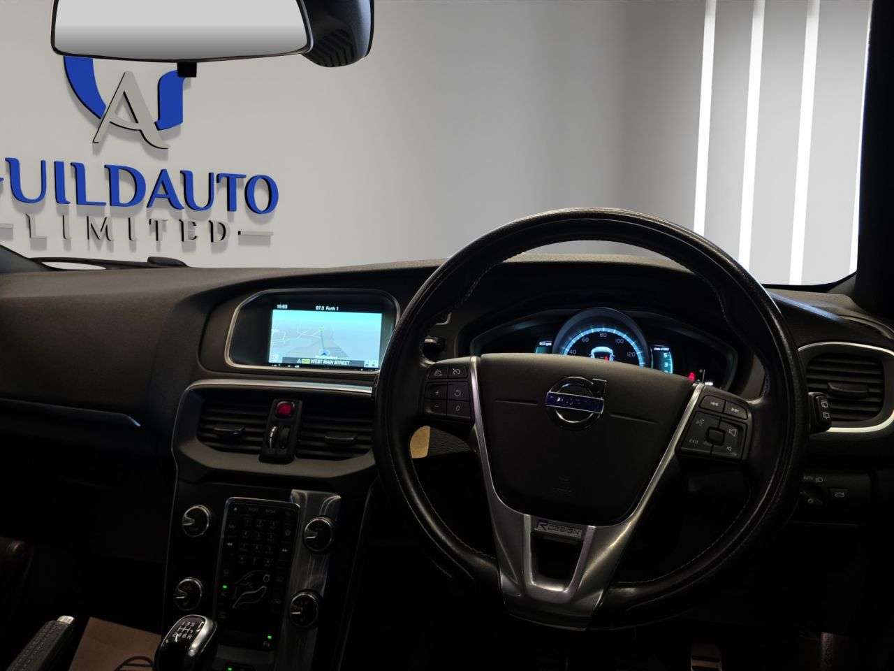 2016 VOLVO V40 2016 VOLVO V40