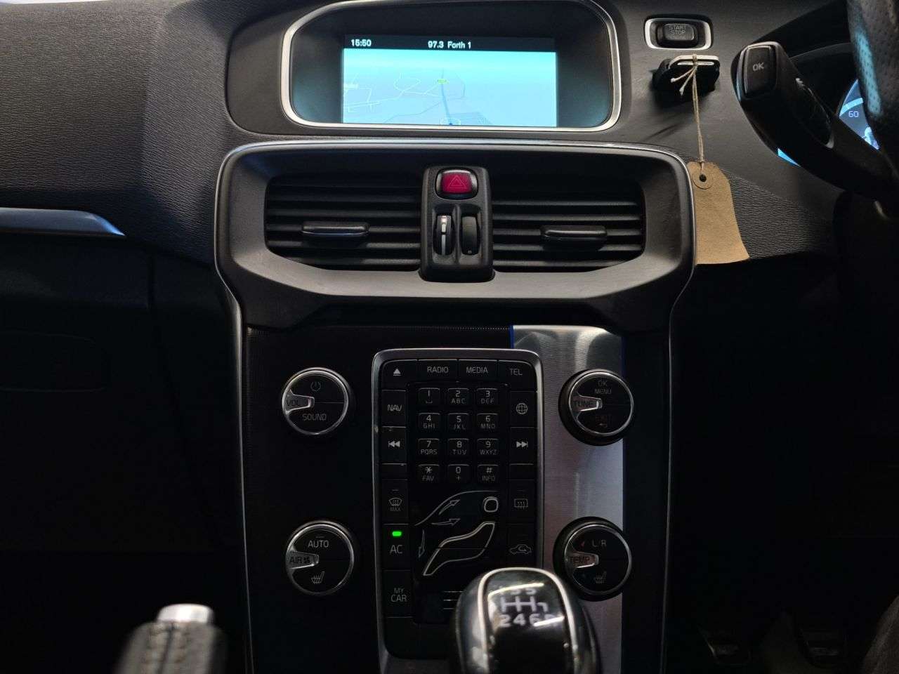 2016 VOLVO V40 2016 VOLVO V40