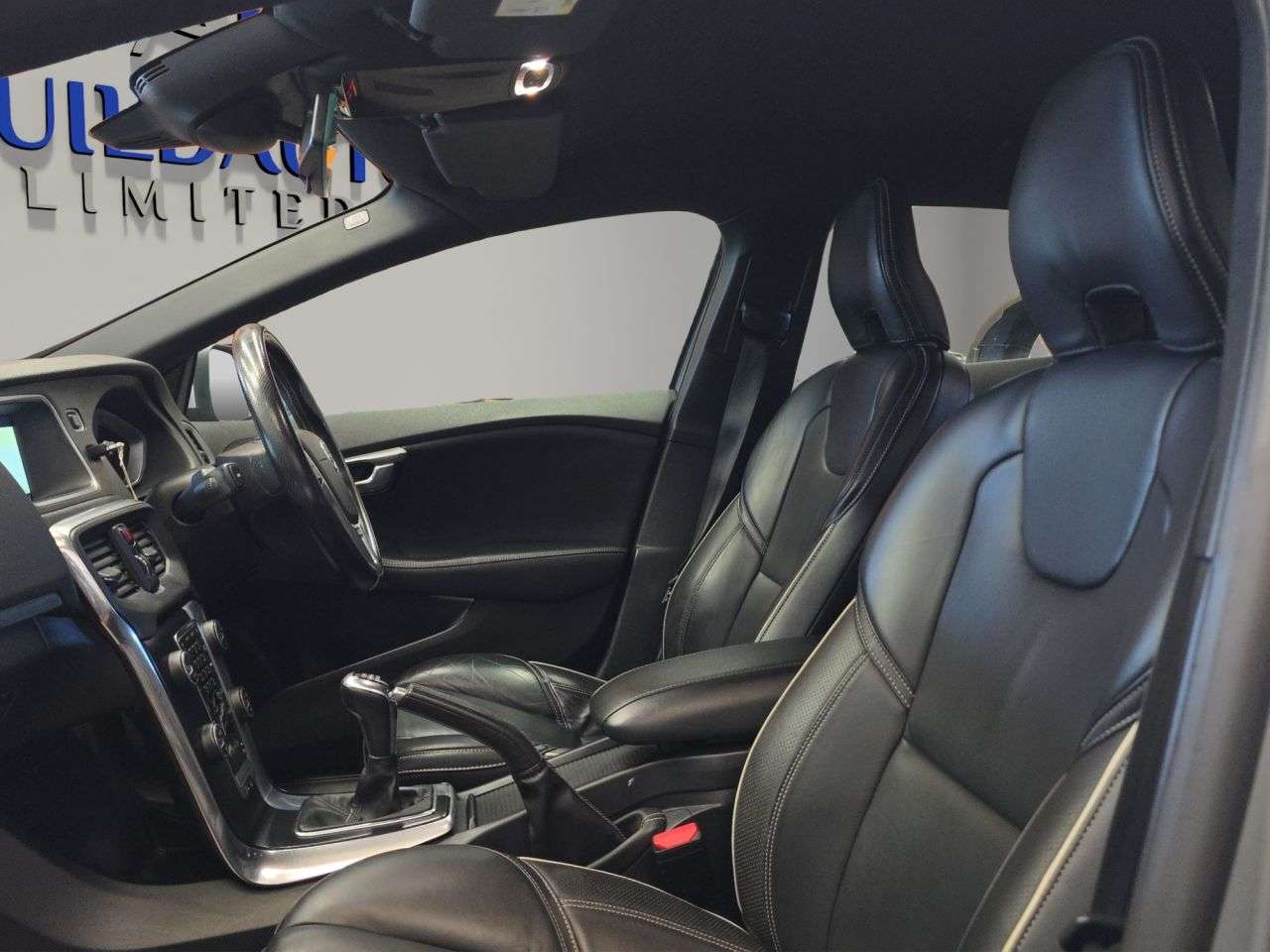 2016 VOLVO V40 2016 VOLVO V40