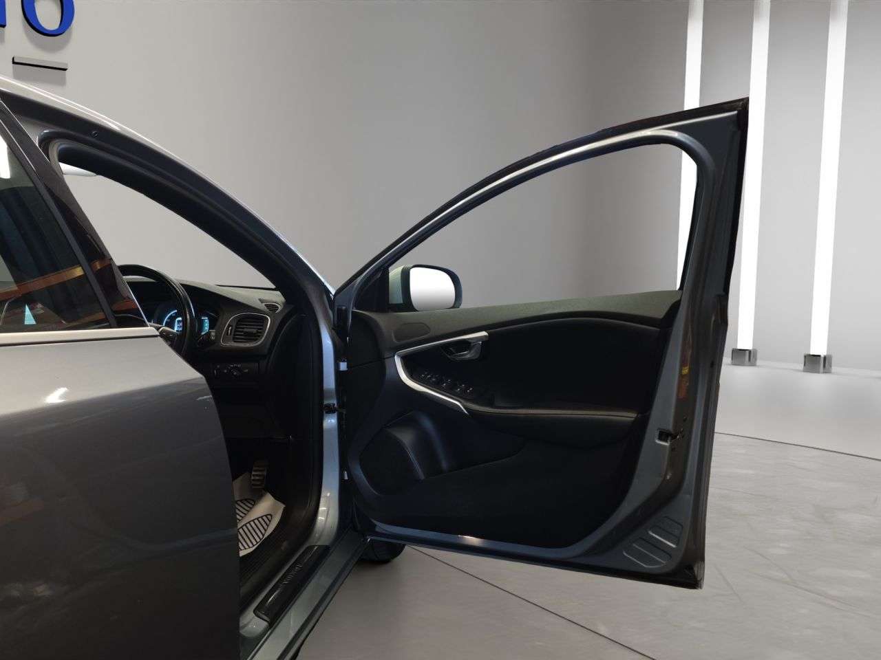 2016 VOLVO V40 2016 VOLVO V40