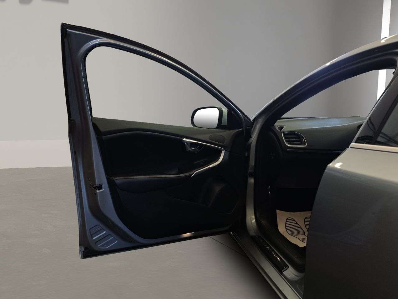 2016 VOLVO V40 2016 VOLVO V40