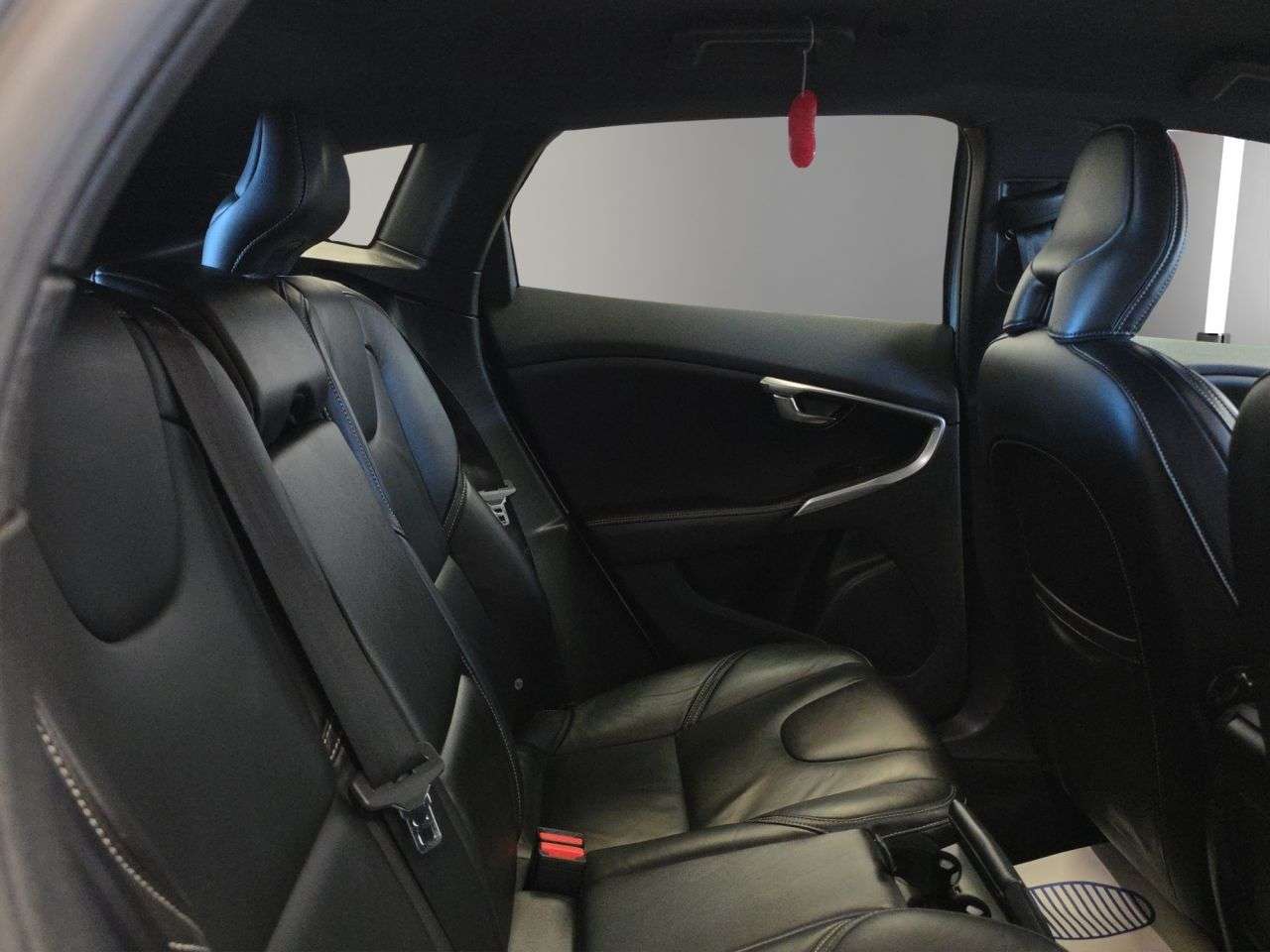 2016 VOLVO V40 2016 VOLVO V40