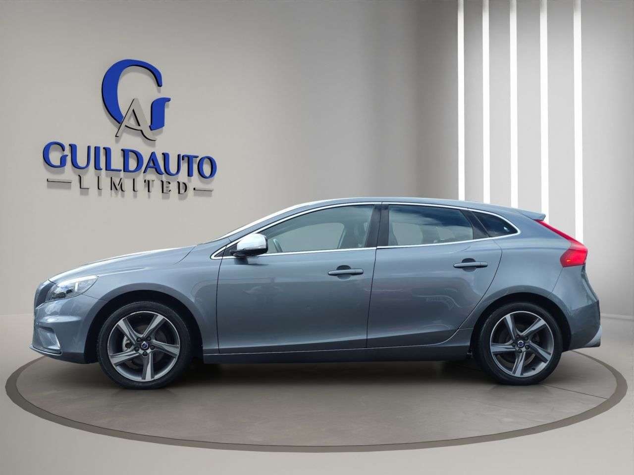 2015 VOLVO V40 2015 VOLVO V40