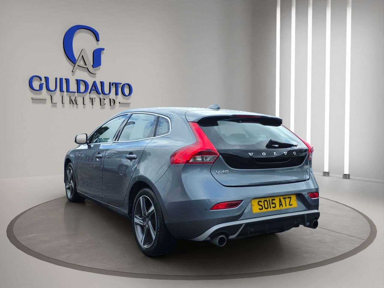 2015 VOLVO V40 2015 VOLVO V40
