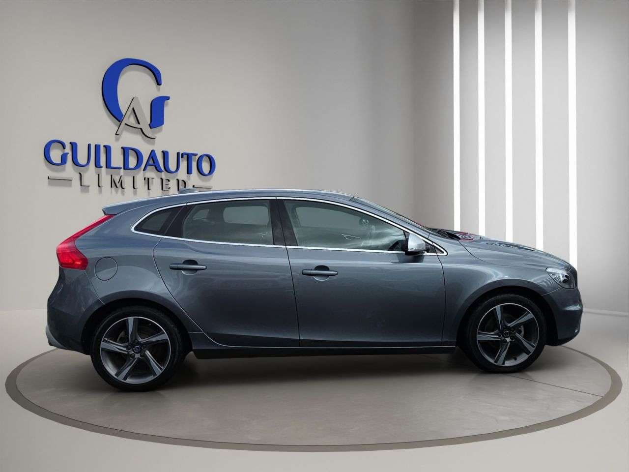 2015 VOLVO V40 2015 VOLVO V40