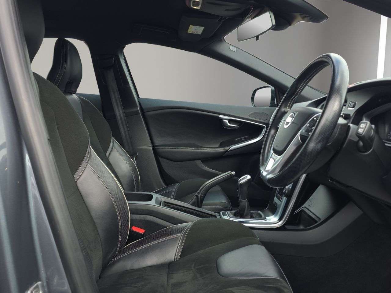 2015 VOLVO V40 2015 VOLVO V40