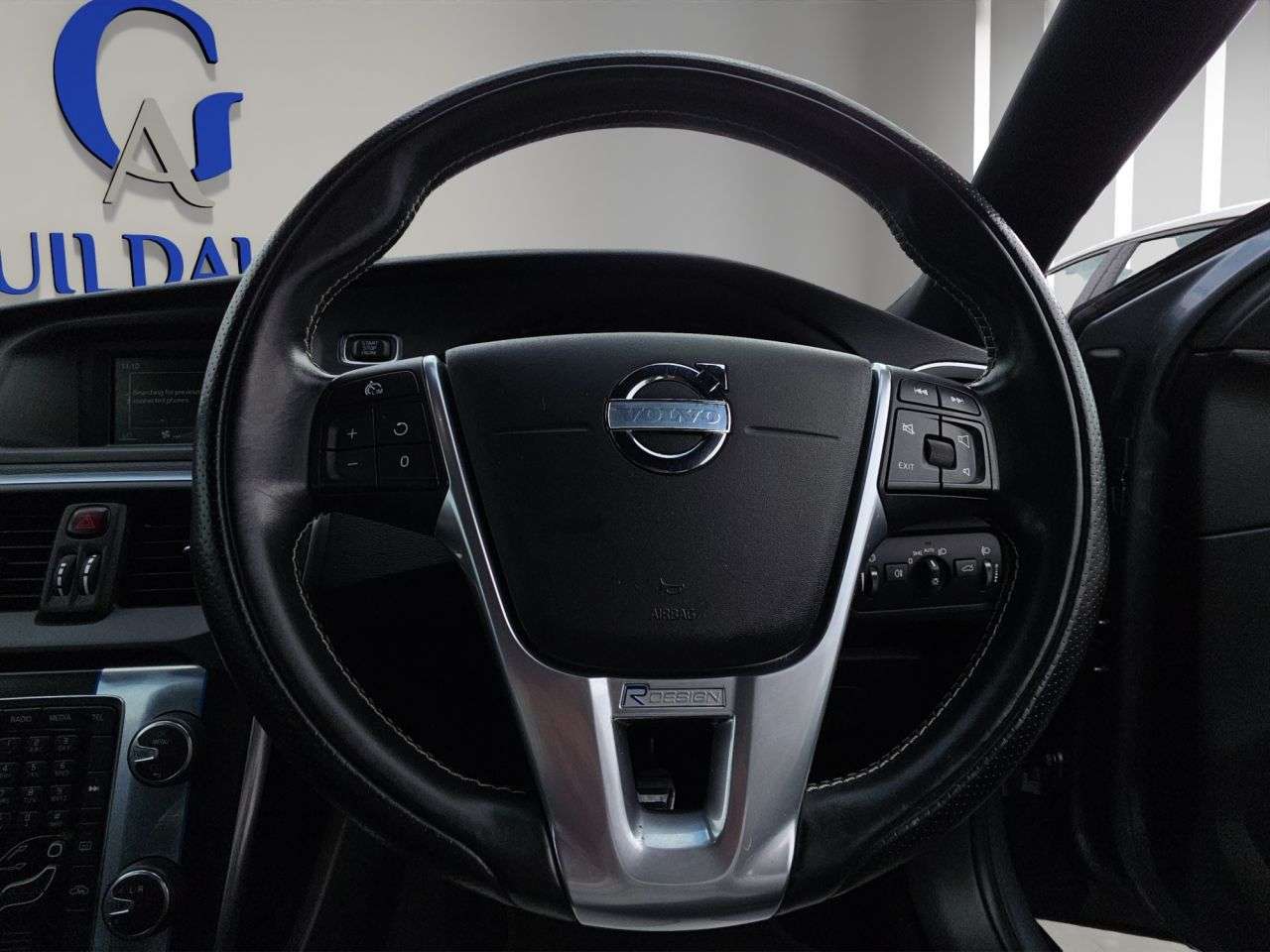 2015 VOLVO V40 2015 VOLVO V40