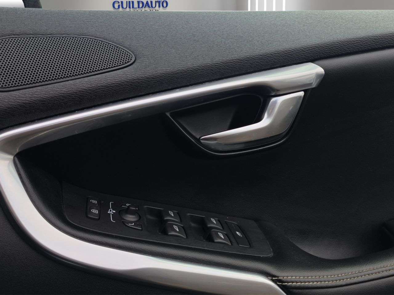 2015 VOLVO V40 2015 VOLVO V40
