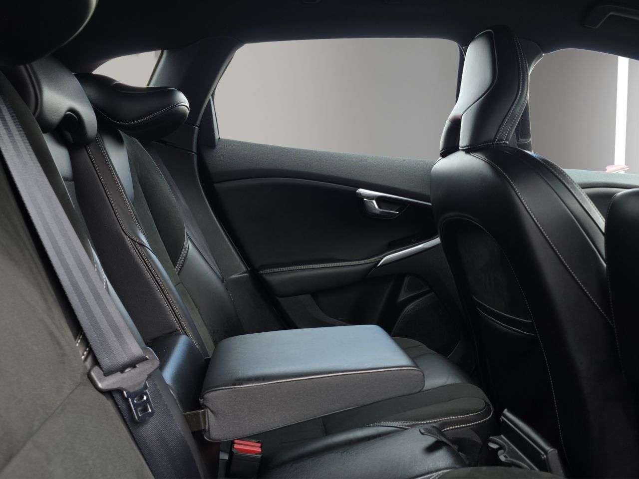 2015 VOLVO V40 2015 VOLVO V40