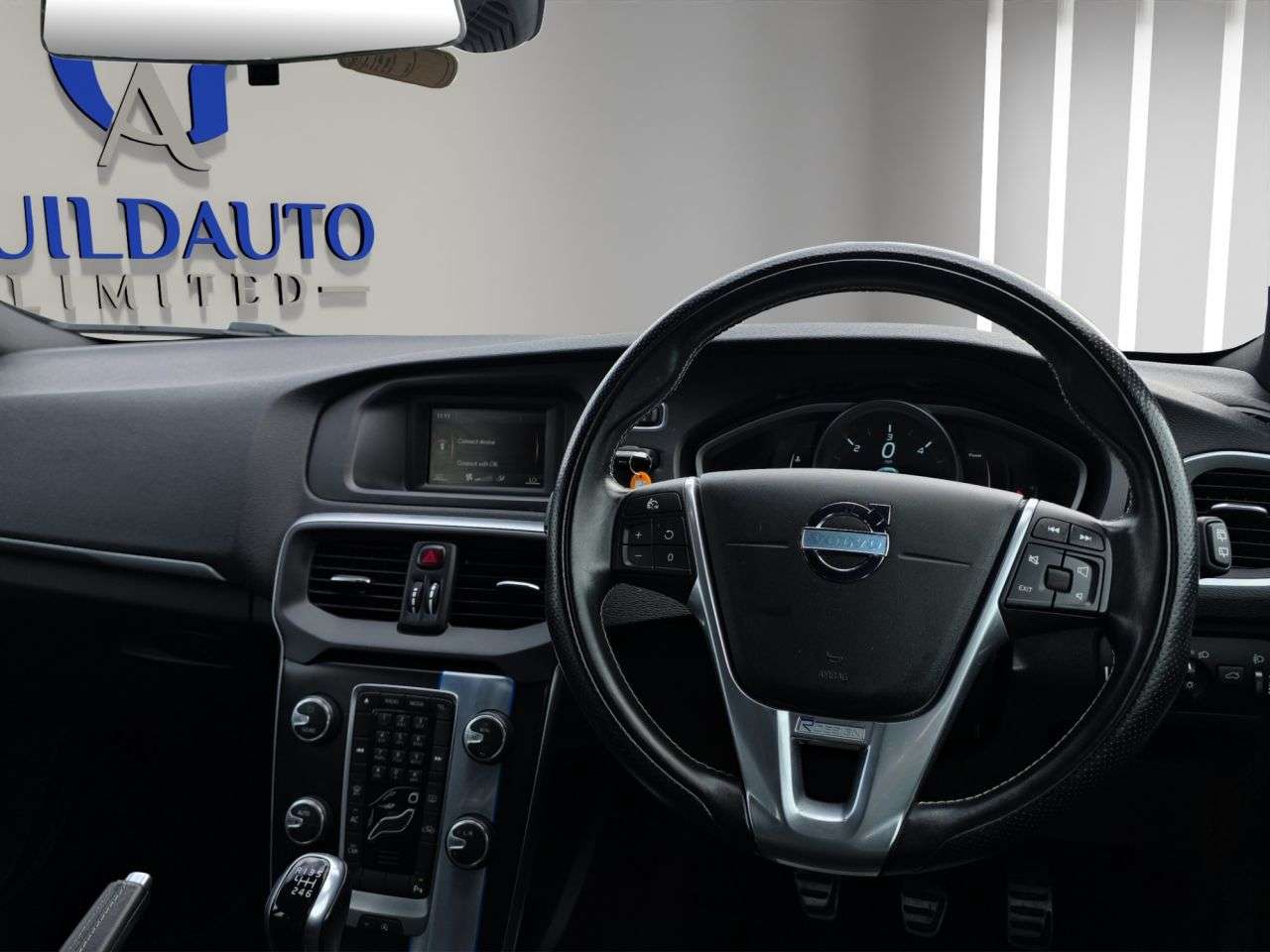 2015 VOLVO V40 2015 VOLVO V40