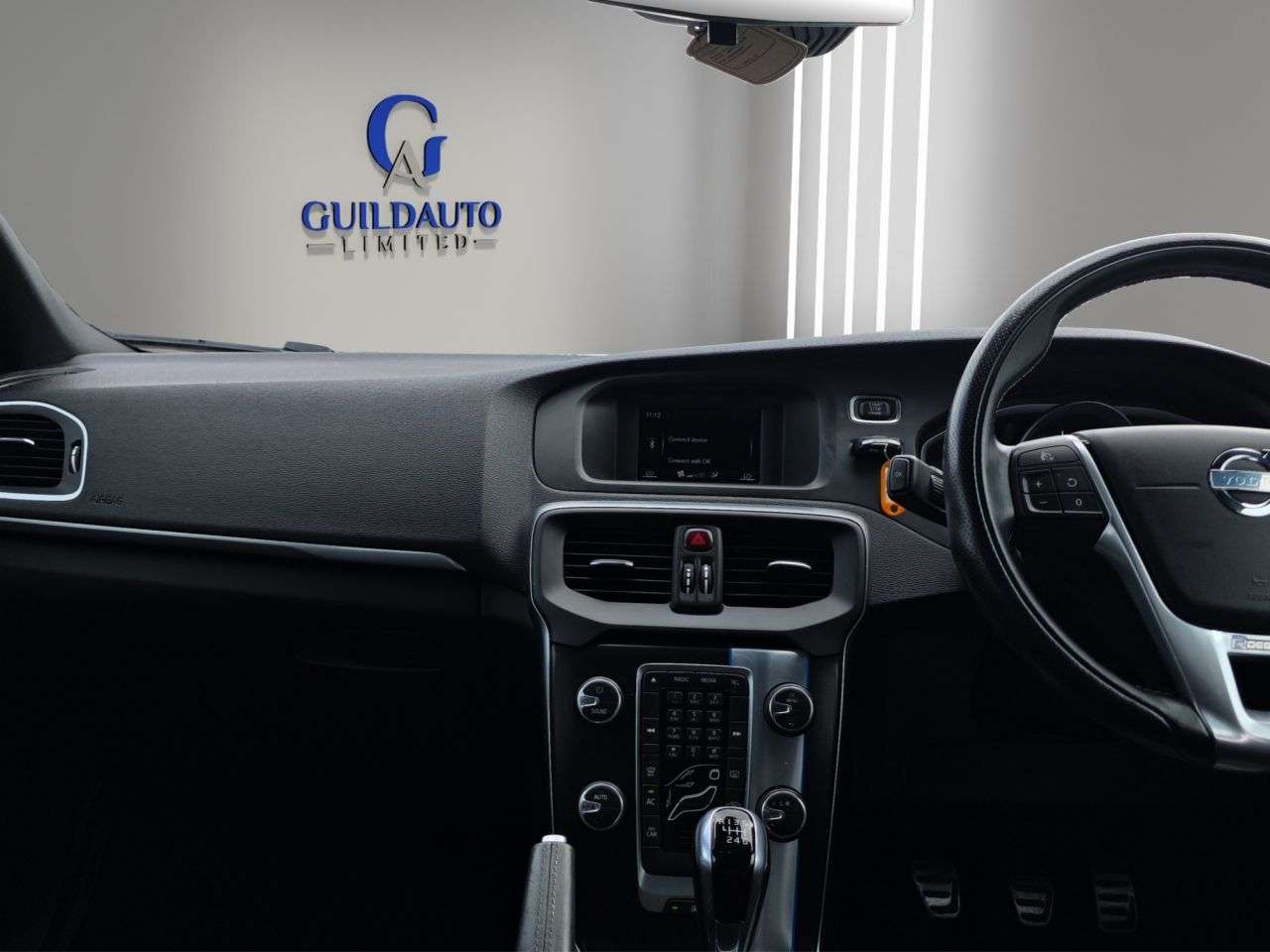 2015 VOLVO V40 2015 VOLVO V40