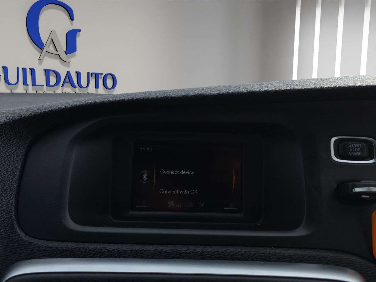 2015 VOLVO V40 2015 VOLVO V40