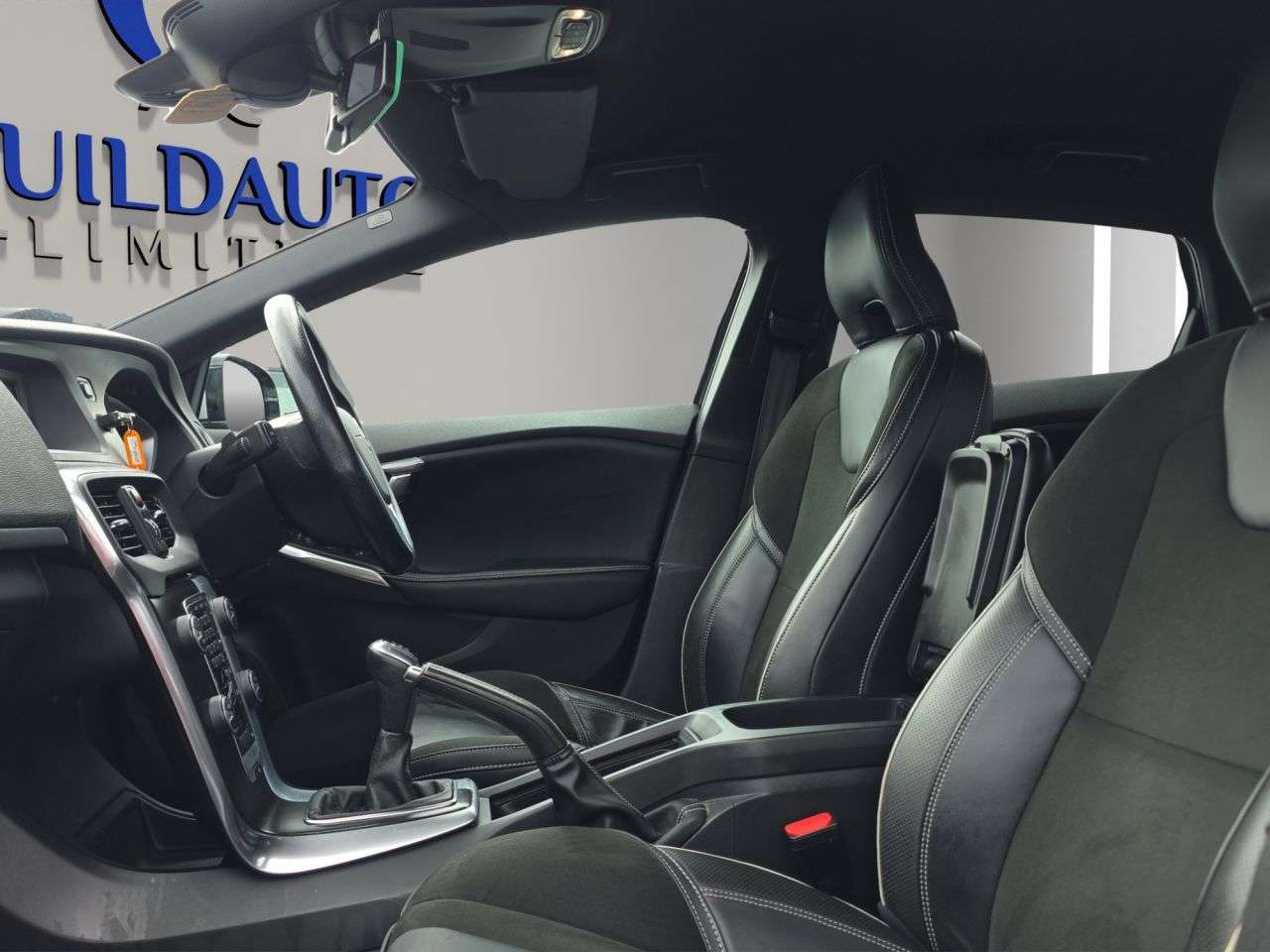 2015 VOLVO V40 2015 VOLVO V40