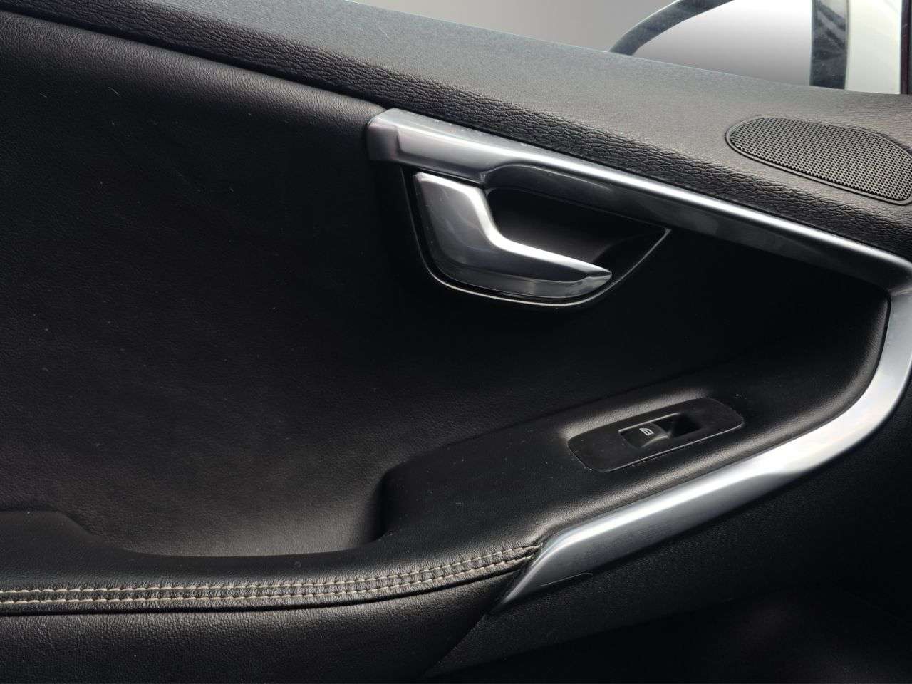 2015 VOLVO V40 2015 VOLVO V40