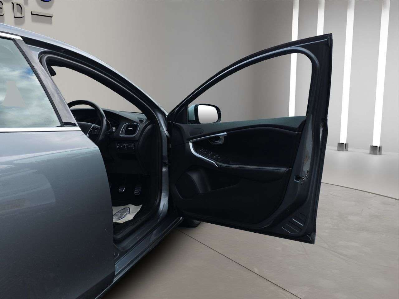 2015 VOLVO V40 2015 VOLVO V40