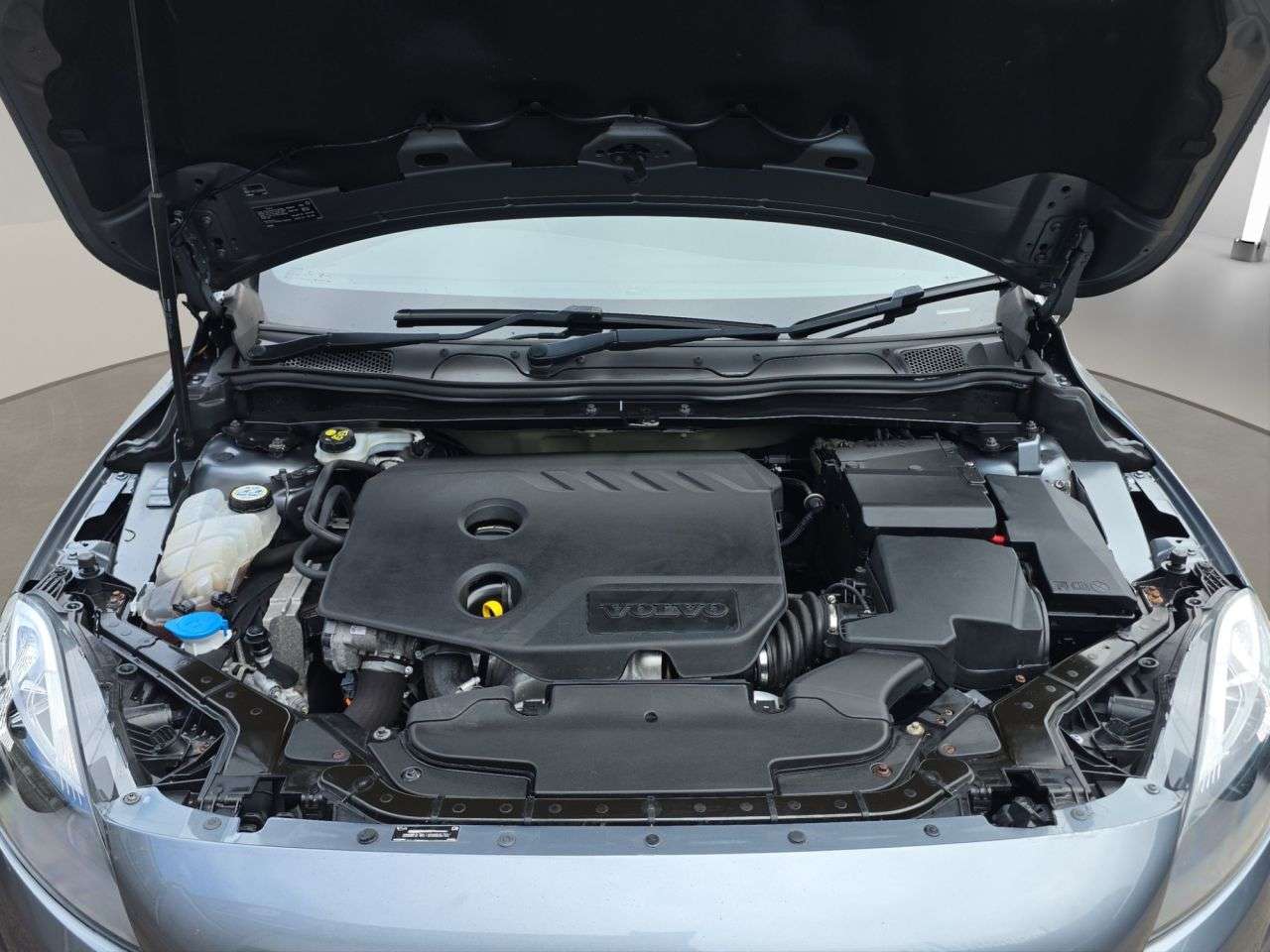 2015 VOLVO V40 2015 VOLVO V40