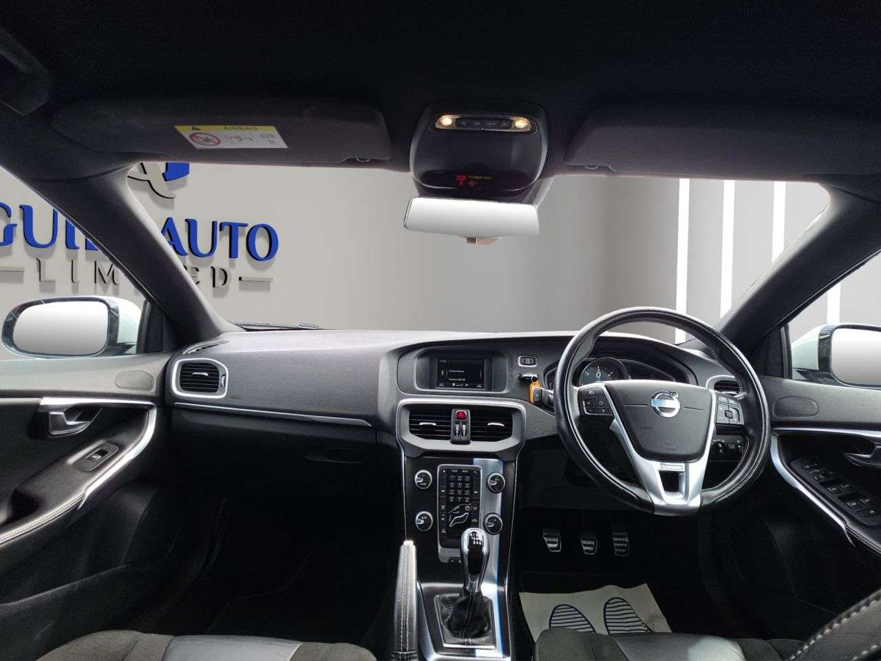2015 VOLVO V40 2015 VOLVO V40