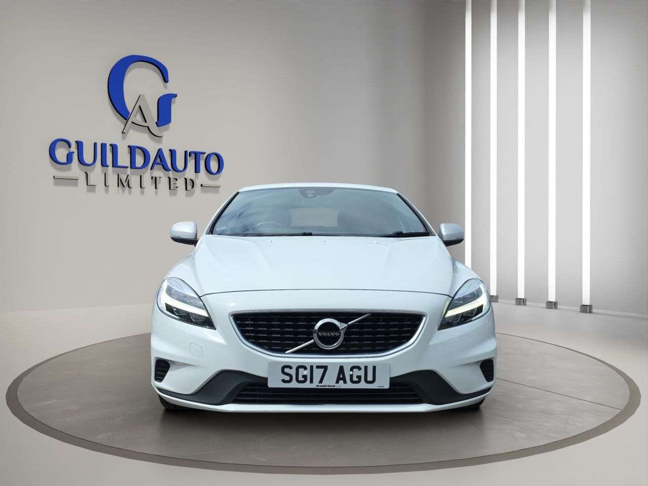 A 2017 VOLVO V40 2.0 T2 R-Design Hatchback 5dr Petrol Manual Euro 6 (s/s) (122 ps) A 2017 VOLVO V40 2.0 T2 R-Design Hatchback 5dr Petrol Manual Euro 6 (s/s) (122 ps)