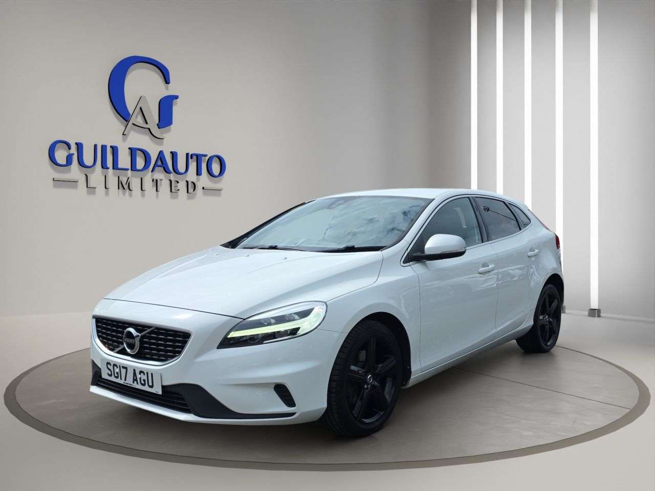 A 2017 VOLVO V40 2.0 T2 R-Design Hatchback 5dr Petrol Manual Euro 6 (s/s) (122 ps) A 2017 VOLVO V40 2.0 T2 R-Design Hatchback 5dr Petrol Manual Euro 6 (s/s) (122 ps)