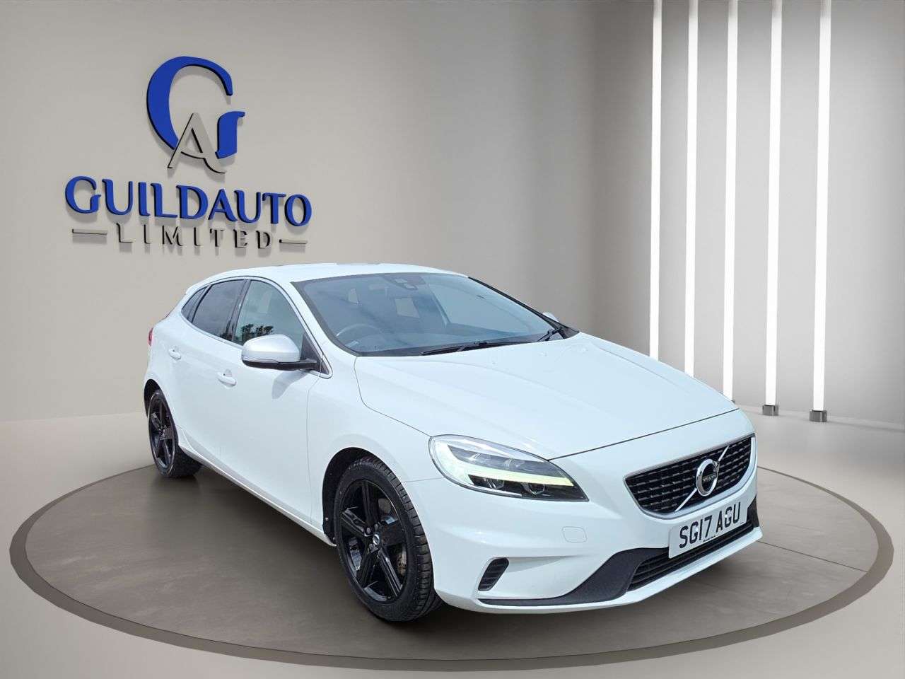 A 2017 VOLVO V40 2.0 T2 R-Design Hatchback 5dr Petrol Manual Euro 6 (s/s) (122 ps) A 2017 VOLVO V40 2.0 T2 R-Design Hatchback 5dr Petrol Manual Euro 6 (s/s) (122 ps)