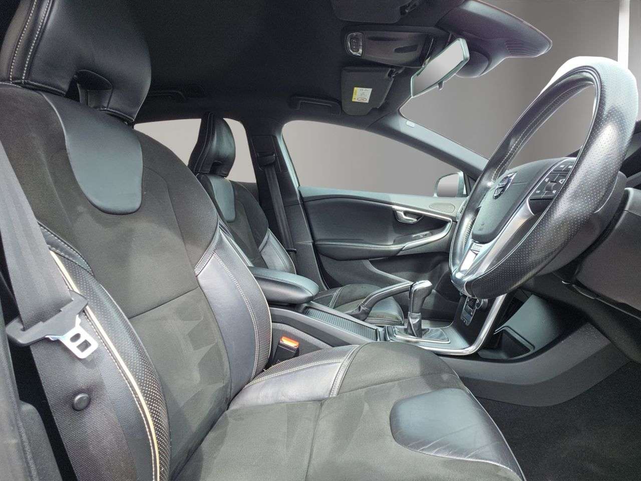 2017 VOLVO V40 2017 VOLVO V40