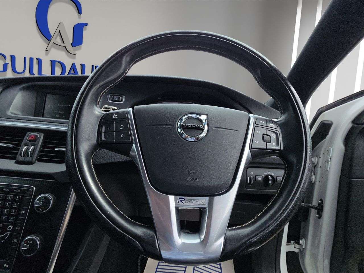 2017 VOLVO V40 2017 VOLVO V40