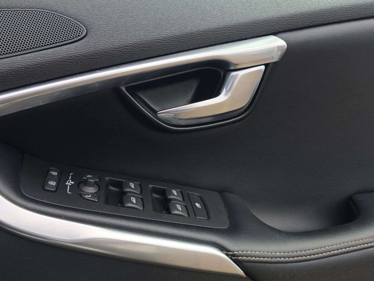 2017 VOLVO V40 2017 VOLVO V40