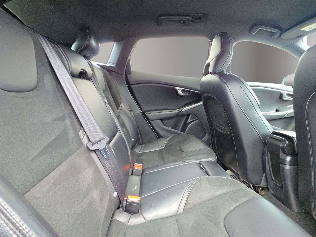 2017 VOLVO V40 2017 VOLVO V40