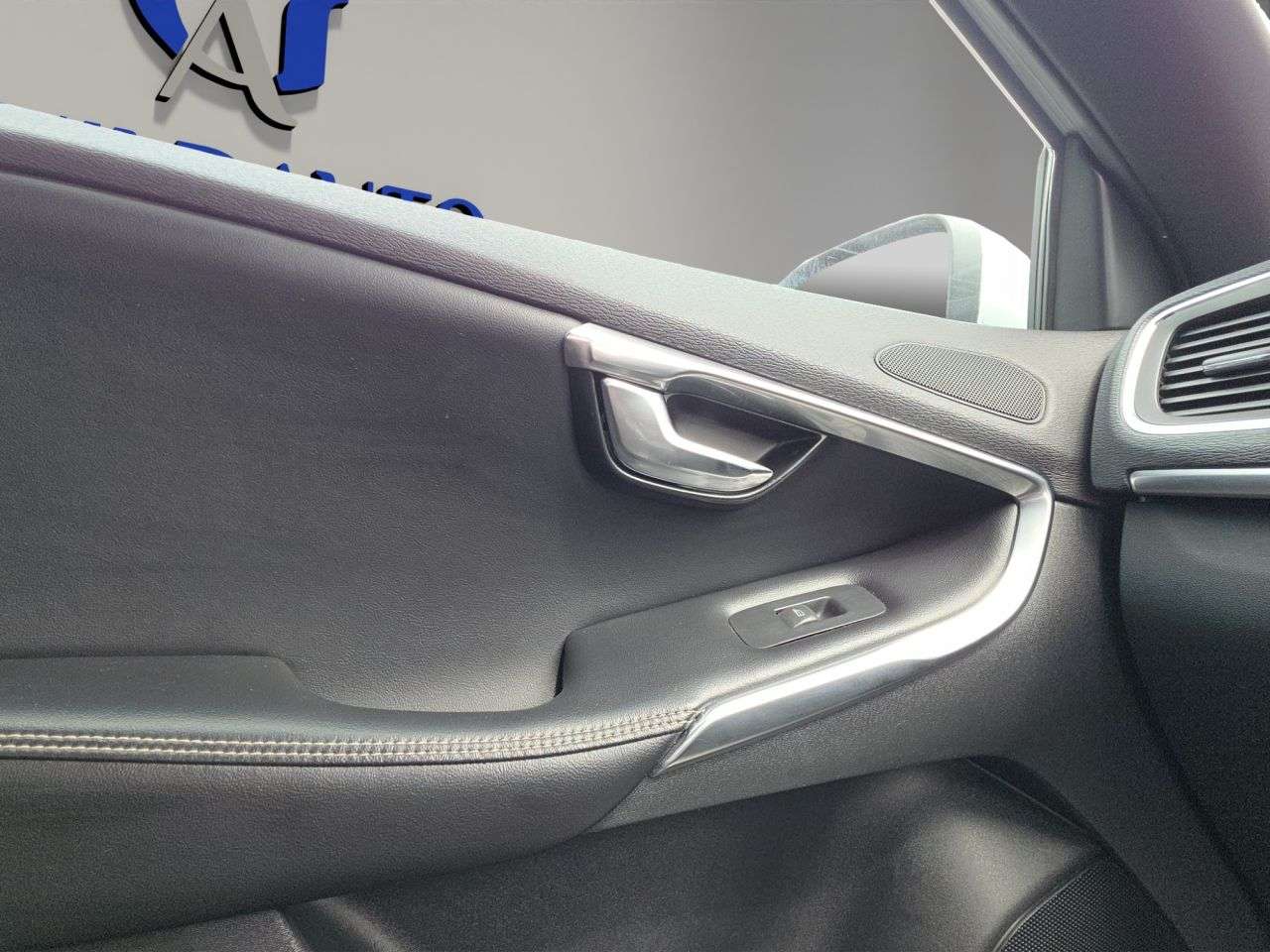 2017 VOLVO V40 2017 VOLVO V40