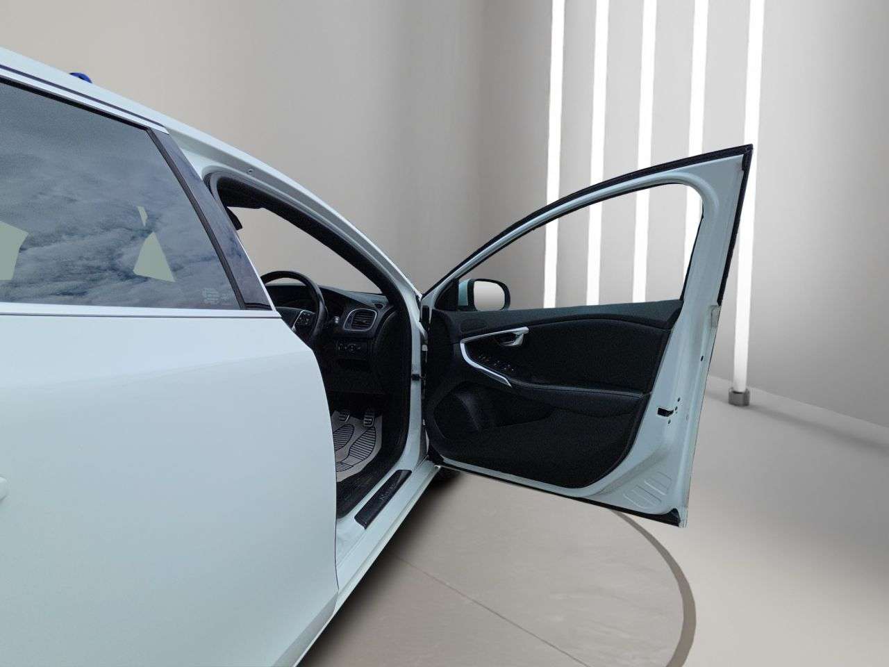 2017 VOLVO V40 2017 VOLVO V40