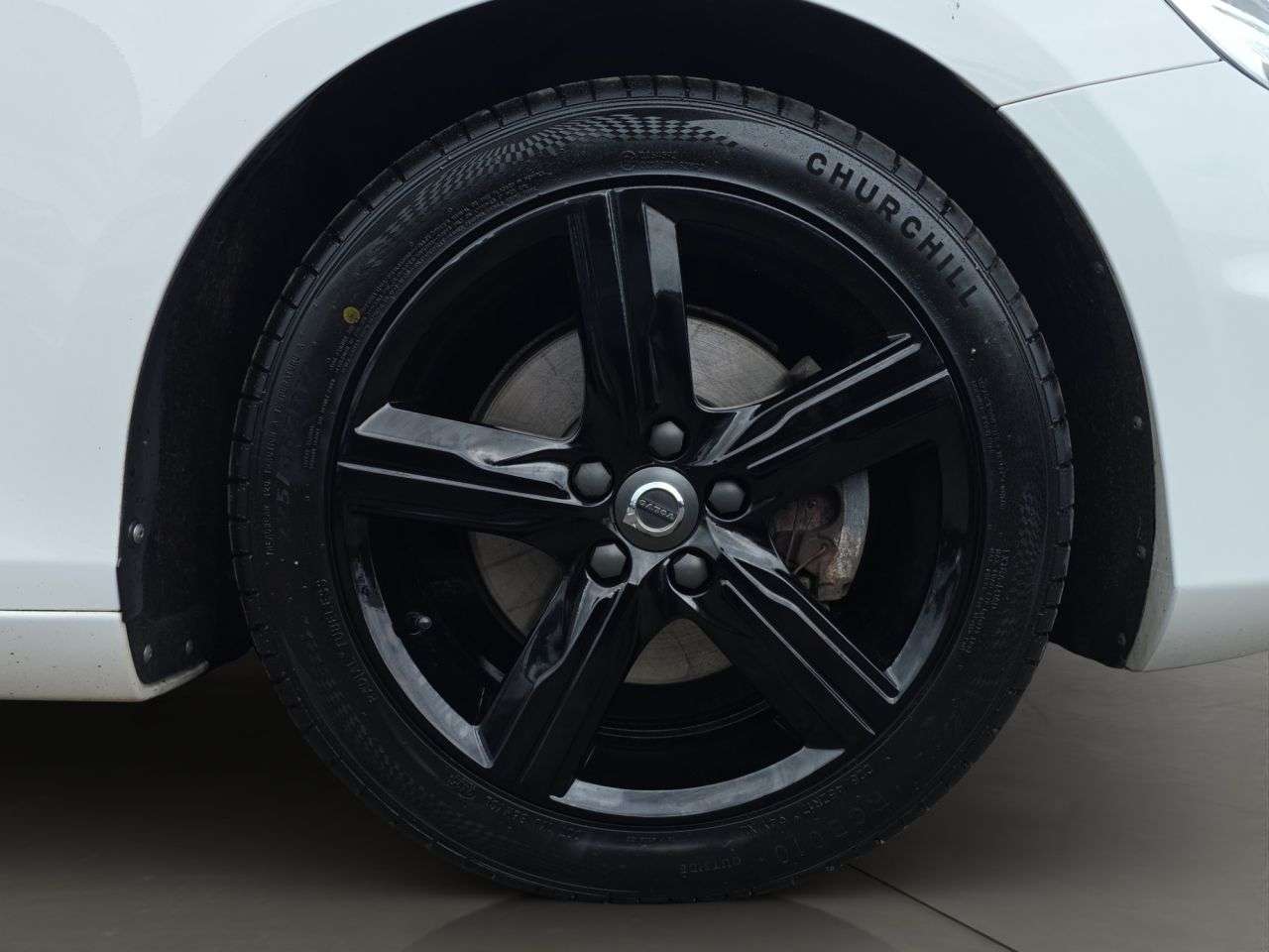 2017 VOLVO V40 2017 VOLVO V40