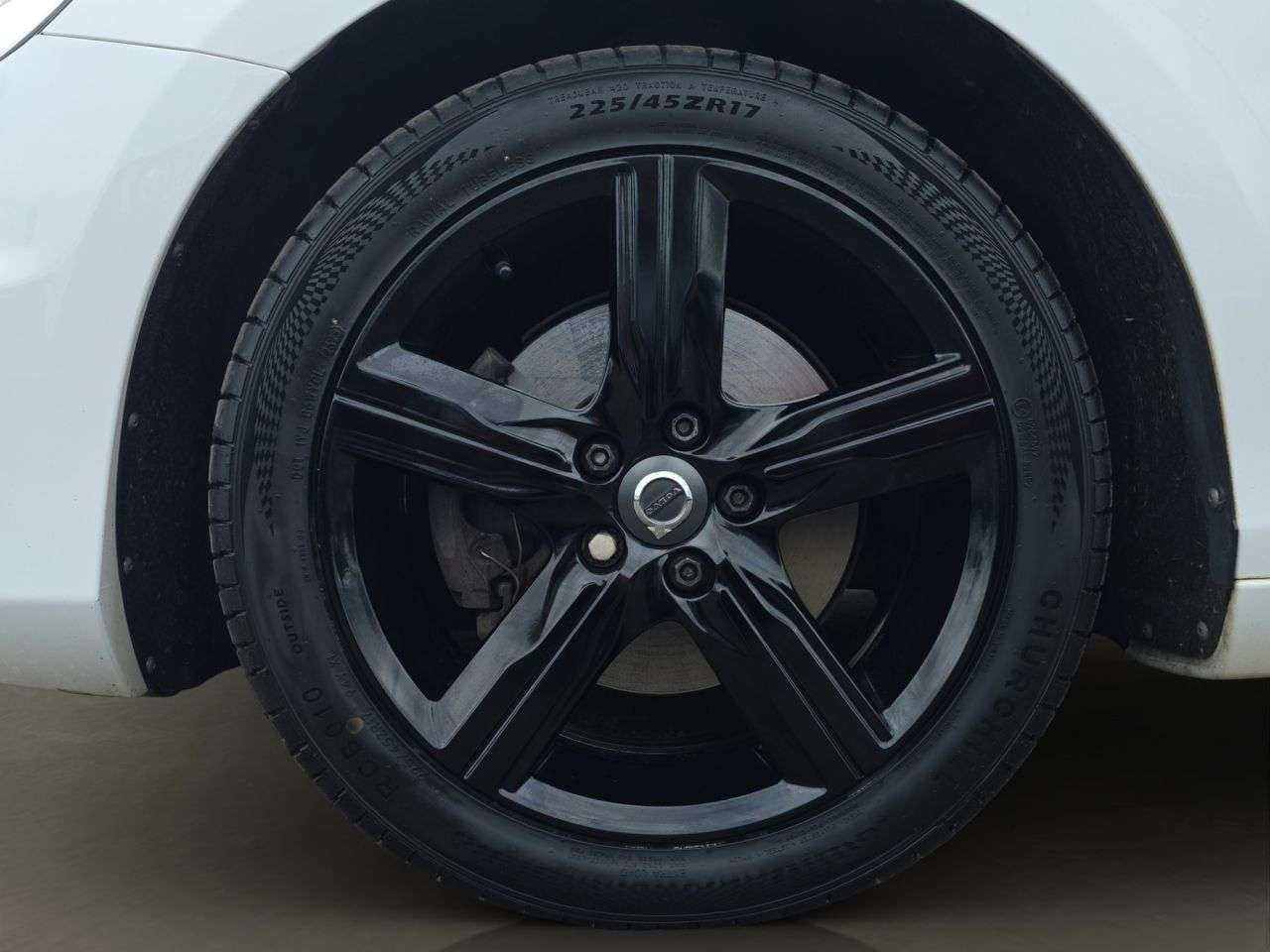 2017 VOLVO V40 2017 VOLVO V40