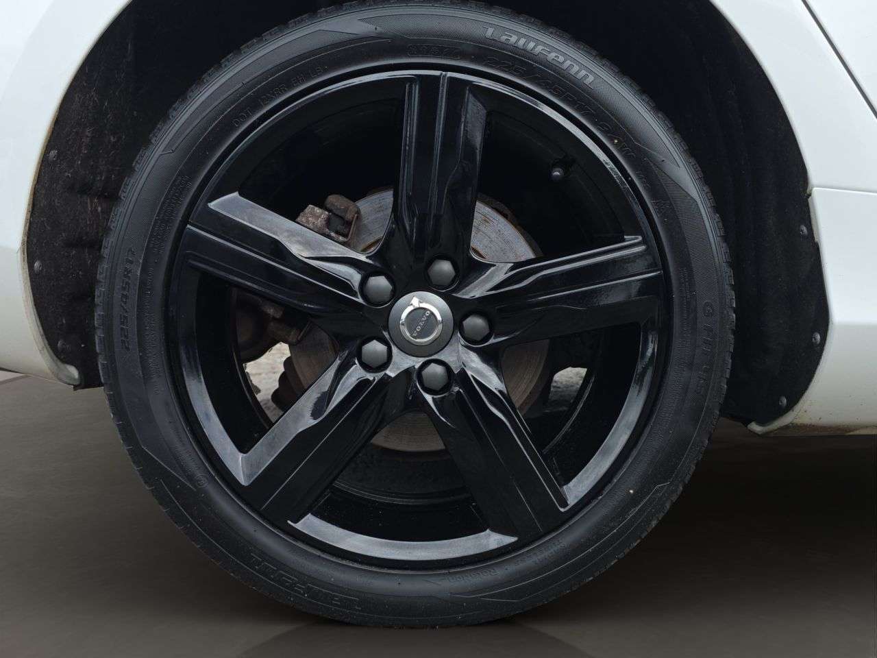 2017 VOLVO V40 2017 VOLVO V40