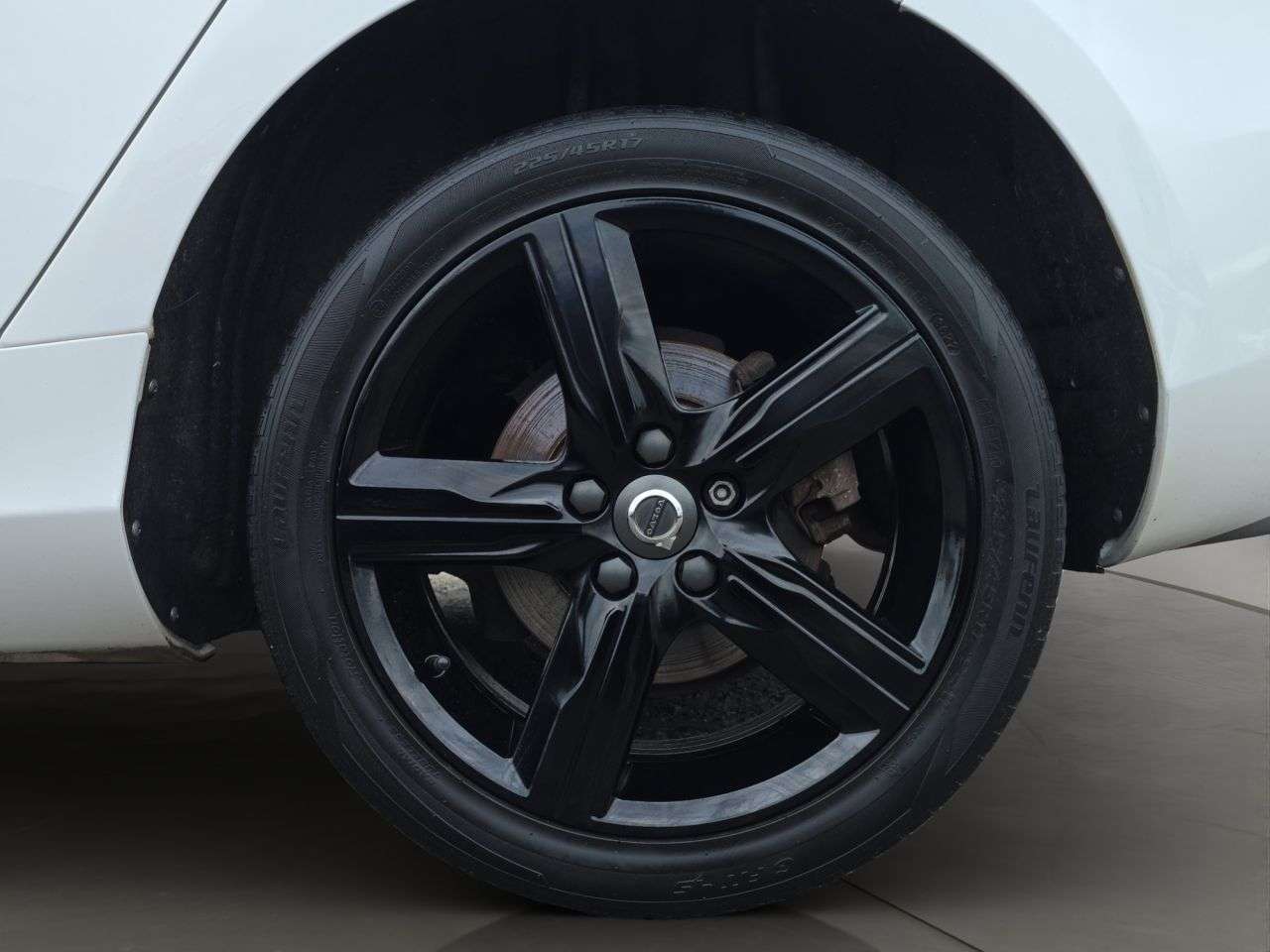 2017 VOLVO V40 2017 VOLVO V40