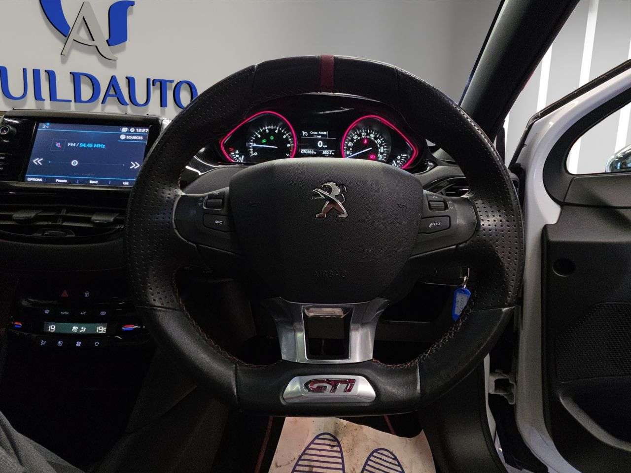 2017 PEUGEOT 208 2017 PEUGEOT 208