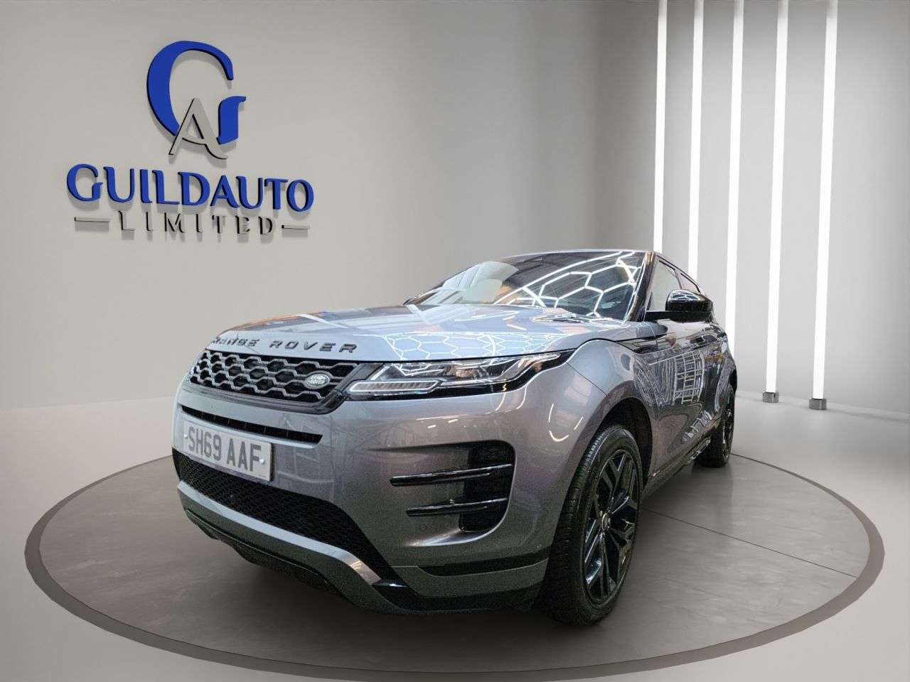 A 2019 LAND ROVER RANGE ROVER EVOQUE 2.0 D150 R-Dynamic S SUV 5dr Diesel Auto 4WD Euro 6 (s/s) (150 ps) A 2019 LAND ROVER RANGE ROVER EVOQUE 2.0 D150 R-Dynamic S SUV 5dr Diesel Auto 4WD Euro 6 (s/s) (150 ps)