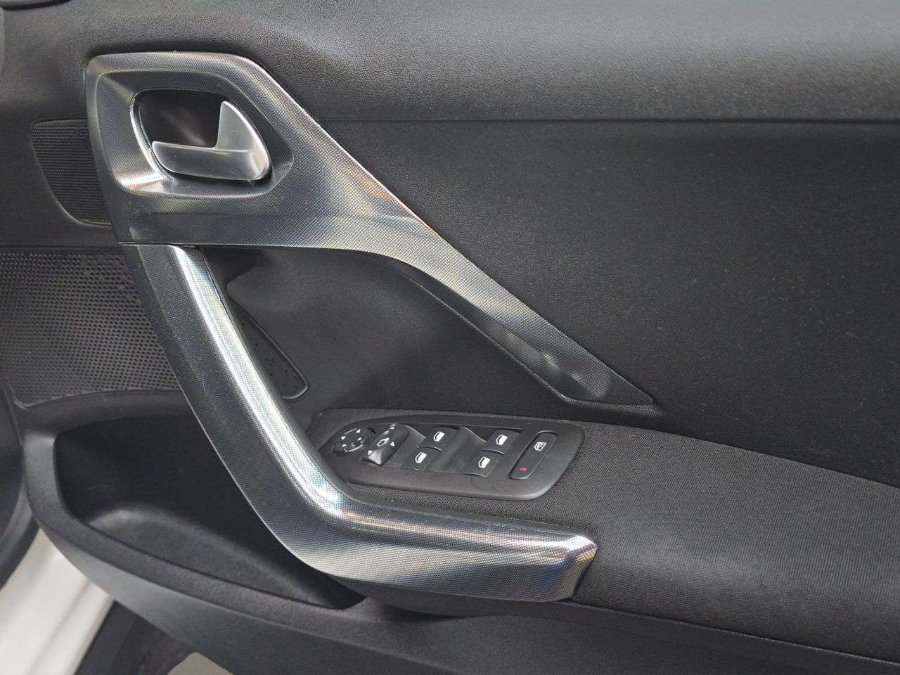 2018 PEUGEOT 2008 2018 PEUGEOT 2008