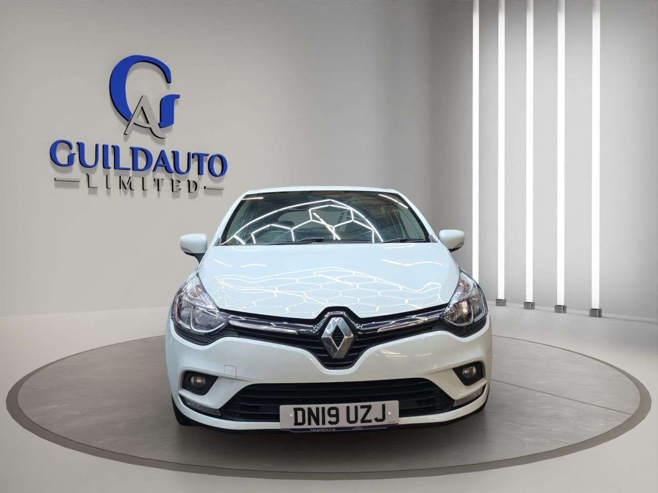 A 2019 RENAULT CLIO 0.9 TCe Play Hatchback 5dr Petrol Manual Euro 6 (s/s) (90 ps) A 2019 RENAULT CLIO 0.9 TCe Play Hatchback 5dr Petrol Manual Euro 6 (s/s) (90 ps)
