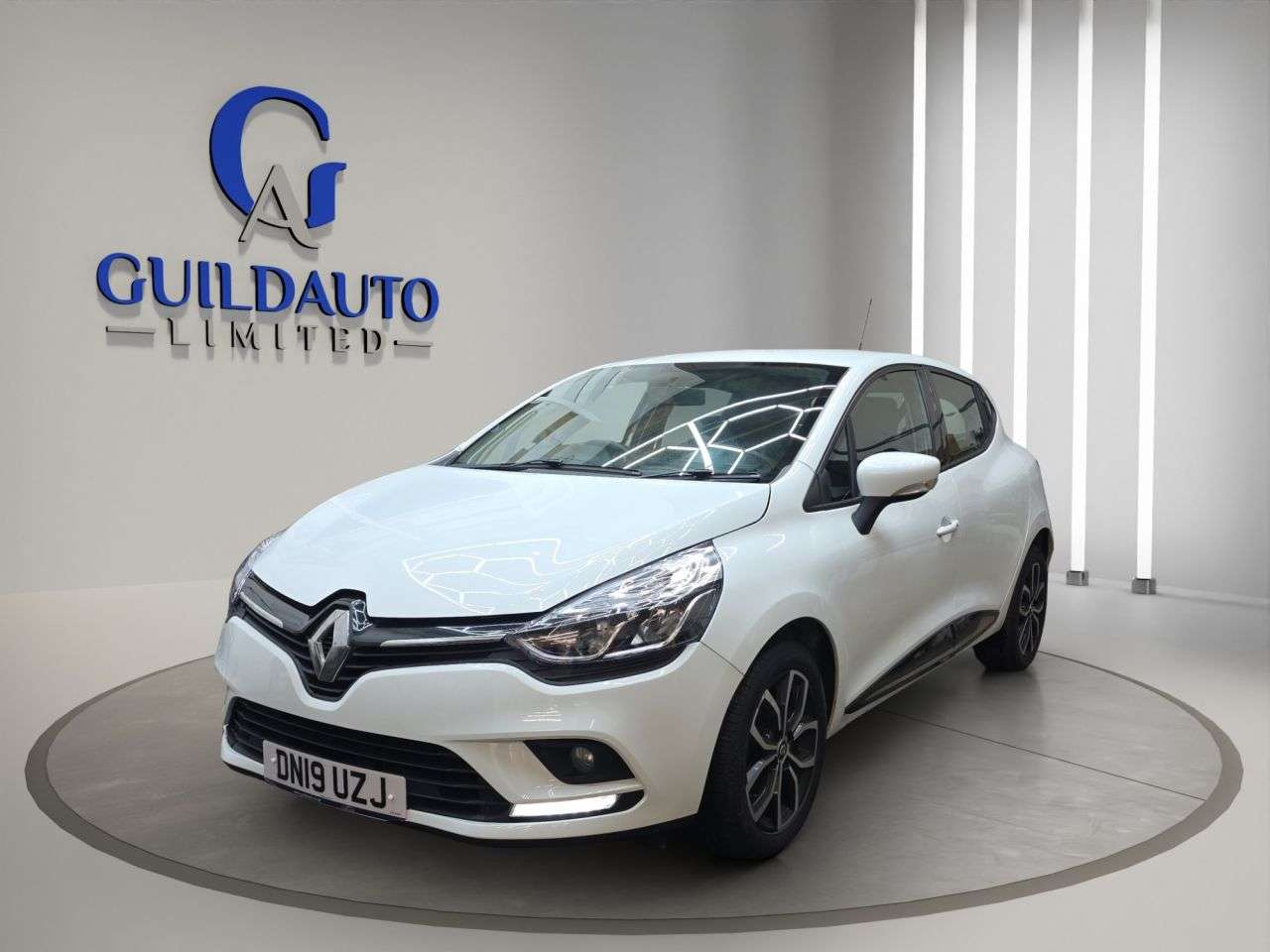 A 2019 RENAULT CLIO 0.9 TCe Play Hatchback 5dr Petrol Manual Euro 6 (s/s) (90 ps) A 2019 RENAULT CLIO 0.9 TCe Play Hatchback 5dr Petrol Manual Euro 6 (s/s) (90 ps)