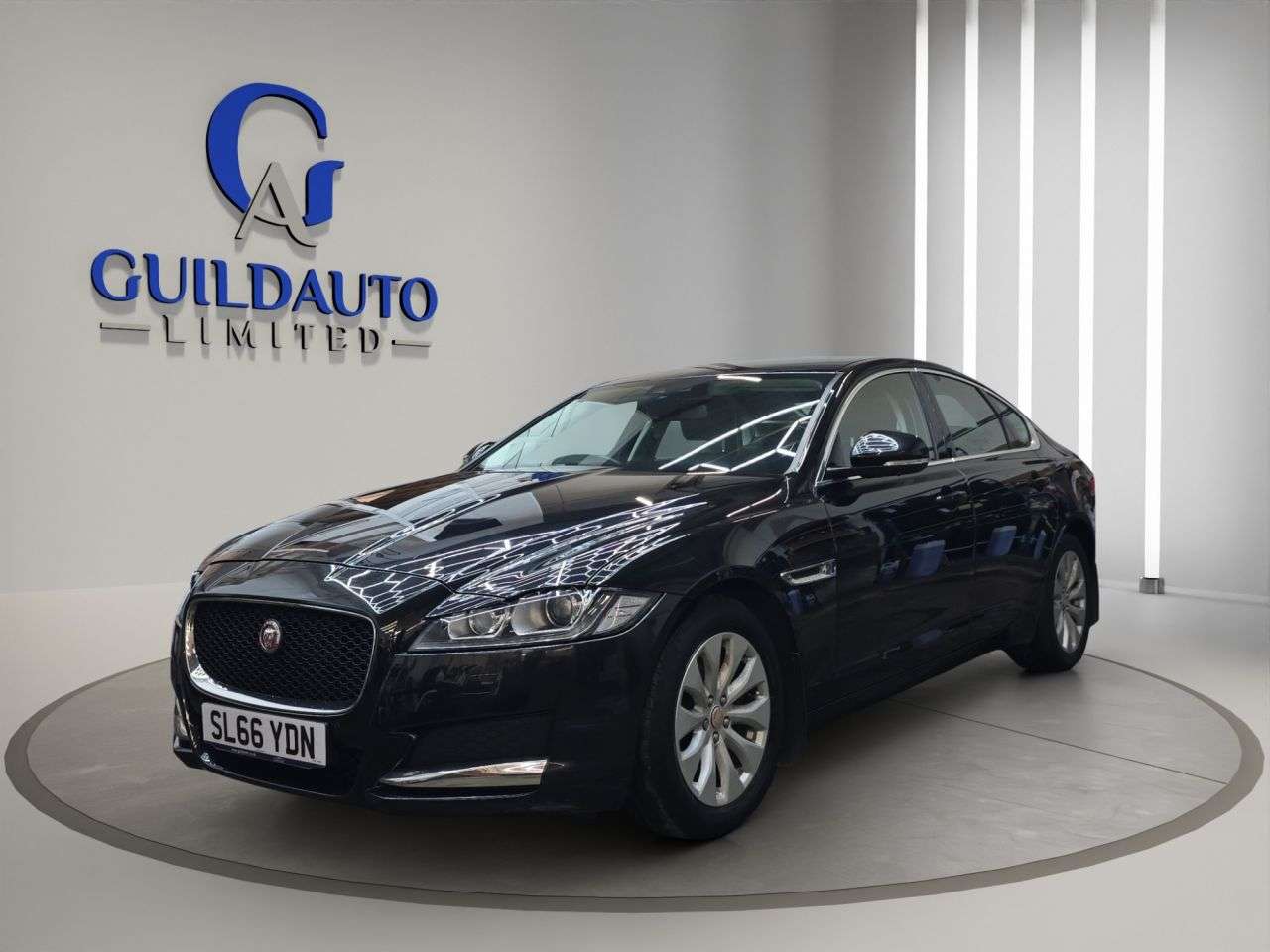 A 2016 JAGUAR XF 2.0d Prestige Saloon 4dr Diesel Auto Euro 6 (s/s) (163 ps) A 2016 JAGUAR XF 2.0d Prestige Saloon 4dr Diesel Auto Euro 6 (s/s) (163 ps)