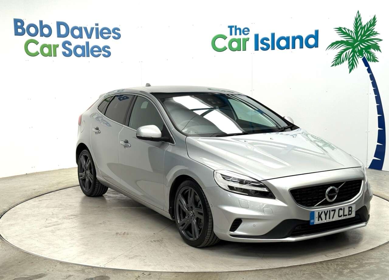 2017 VOLVO V40 2017 VOLVO V40