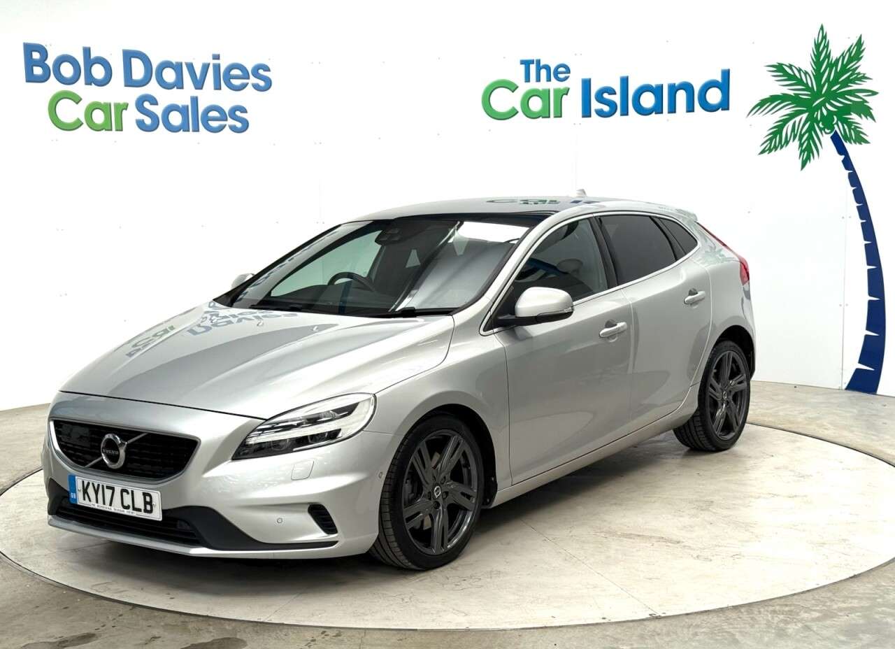 2017 VOLVO V40 2017 VOLVO V40