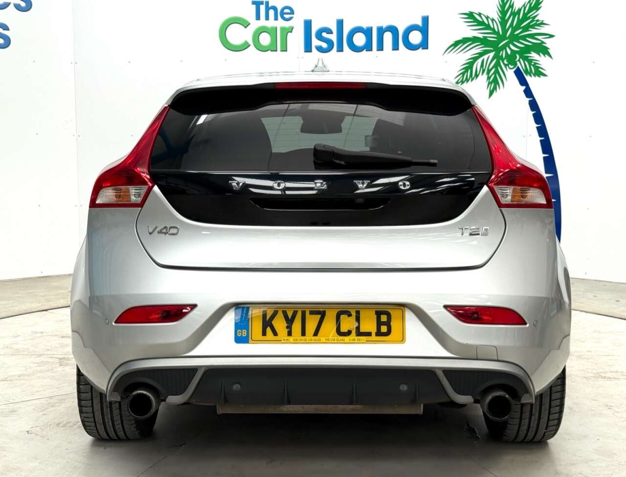 2017 VOLVO V40 2017 VOLVO V40