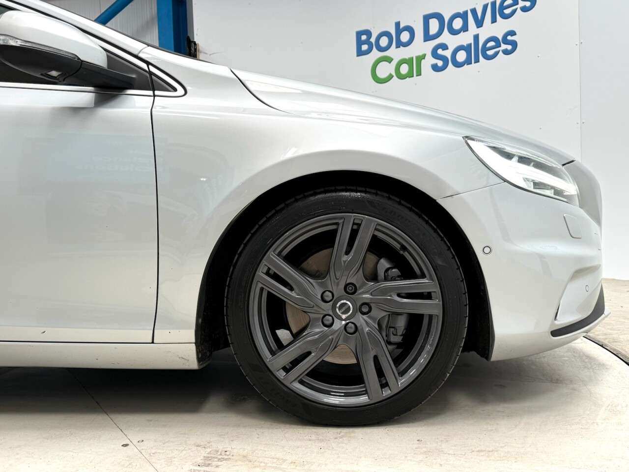 2017 VOLVO V40 2017 VOLVO V40