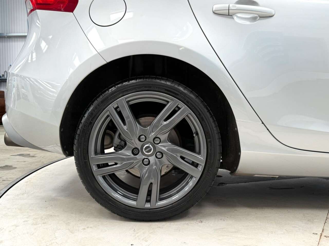 2017 VOLVO V40 2017 VOLVO V40