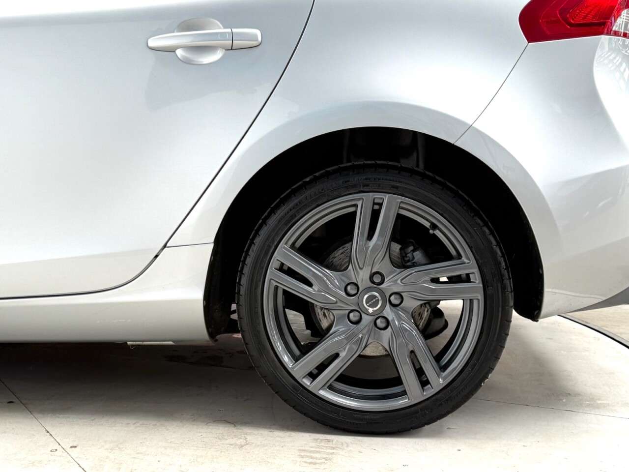 2017 VOLVO V40 2017 VOLVO V40