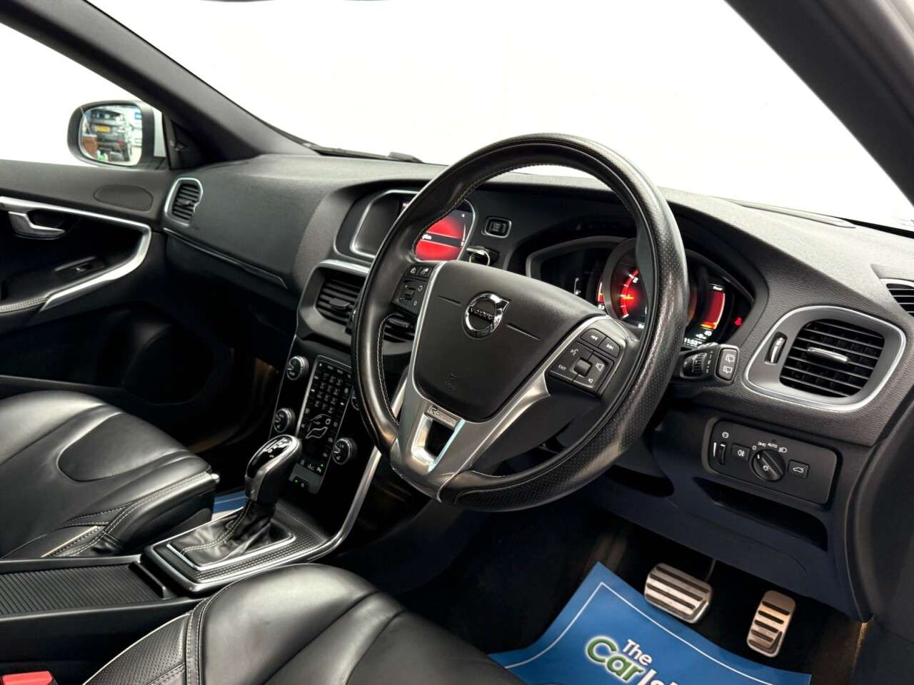 2017 VOLVO V40 2017 VOLVO V40