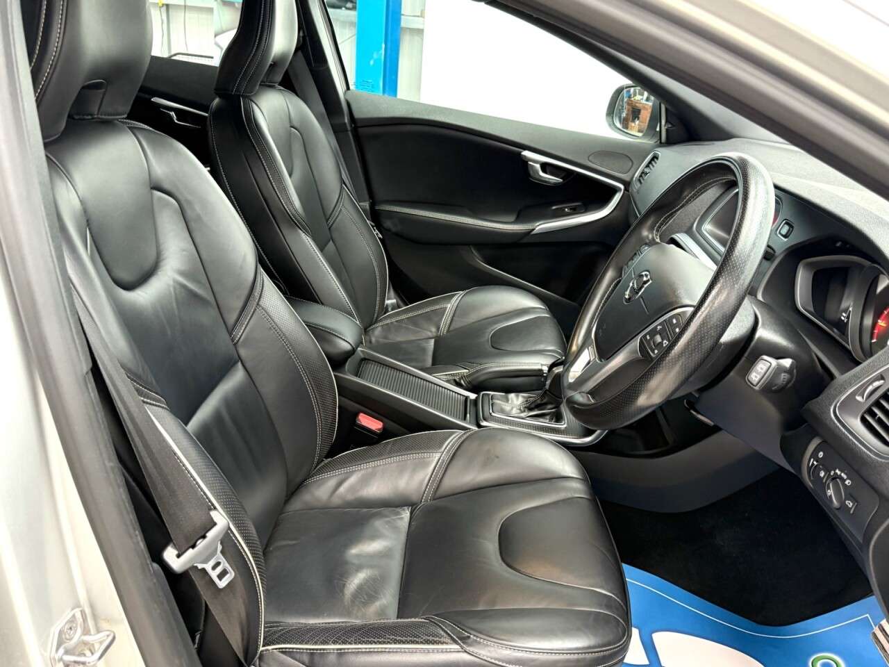 2017 VOLVO V40 2017 VOLVO V40