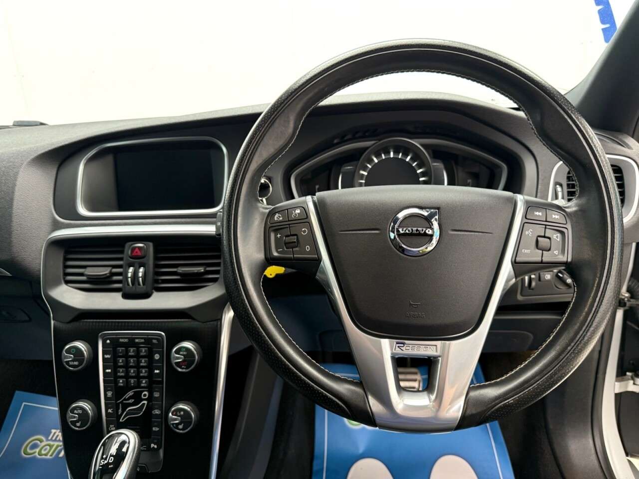 2017 VOLVO V40 2017 VOLVO V40