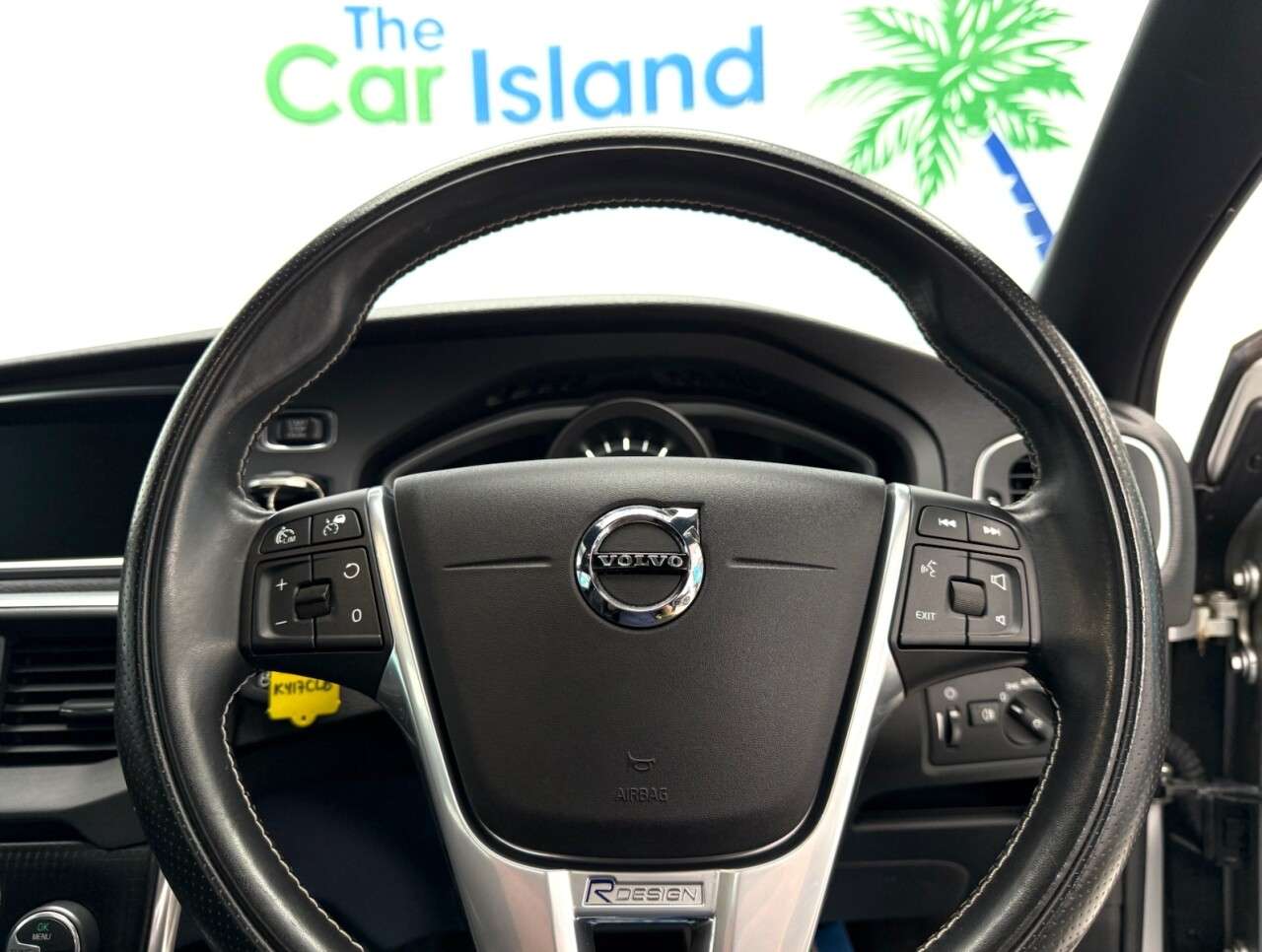 2017 VOLVO V40 2017 VOLVO V40